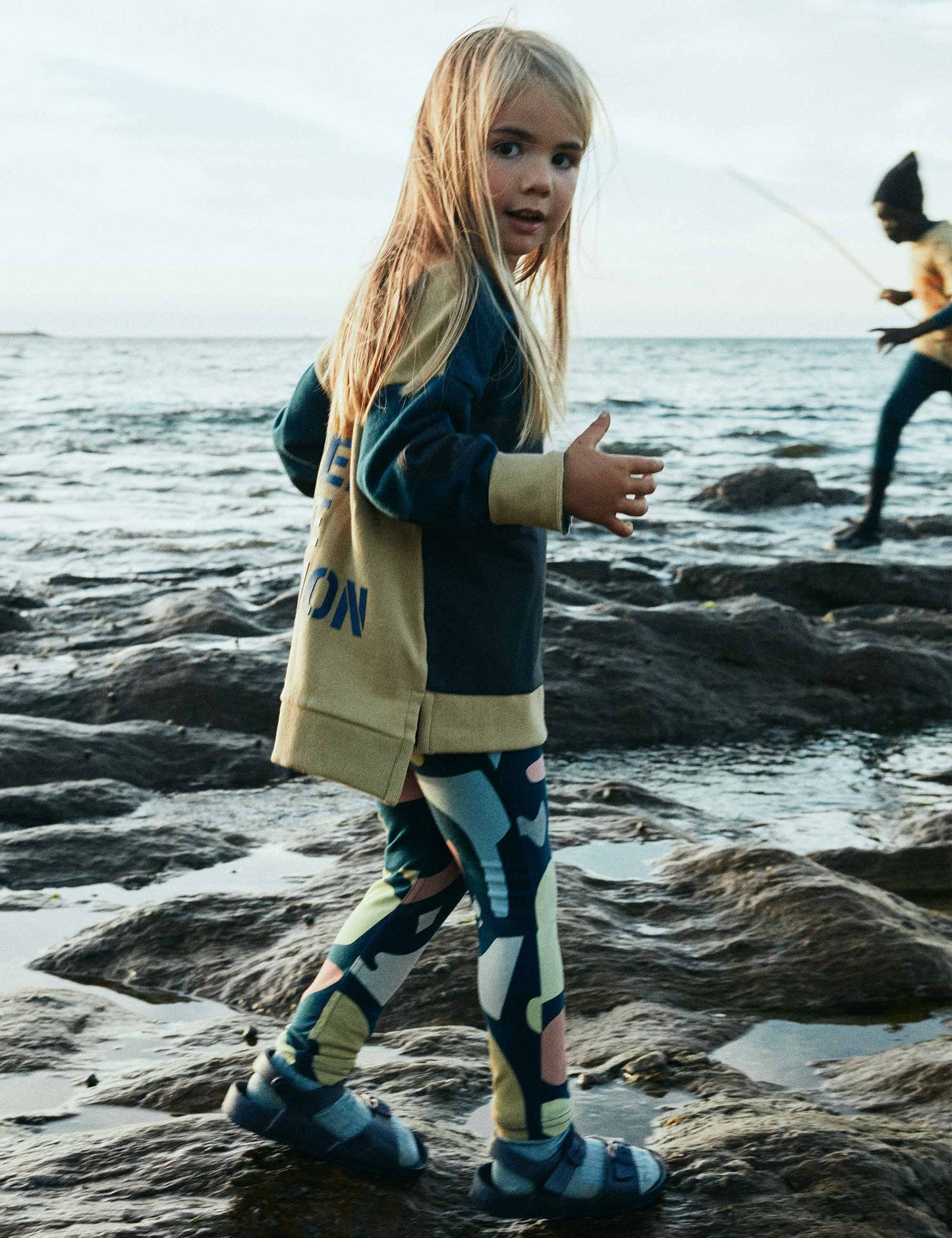 SUDADERA FRIDA CHILDREN OF REVOLUTION AZUL